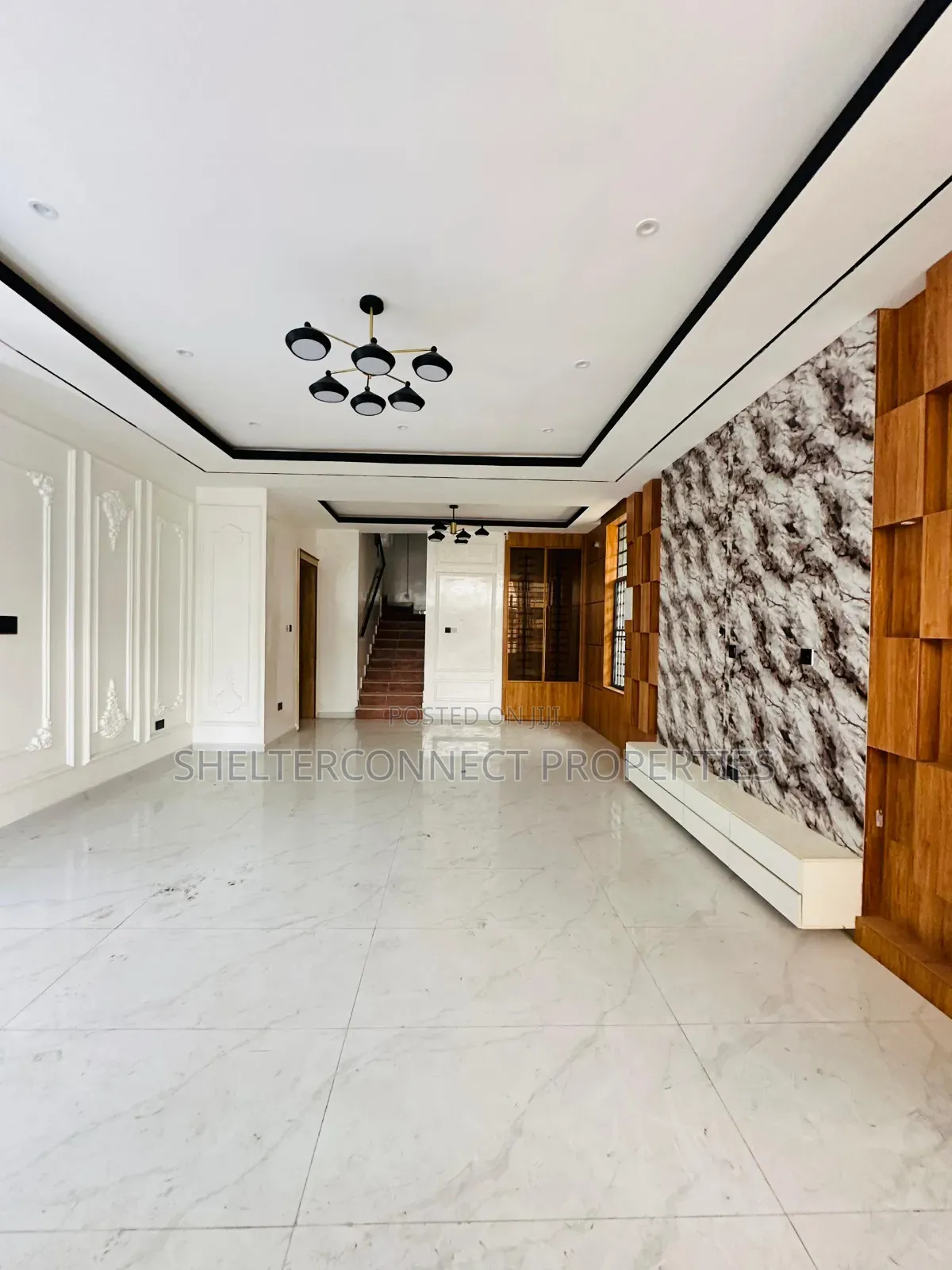 5bdrm Duplex in Chevron for sale in Chevron