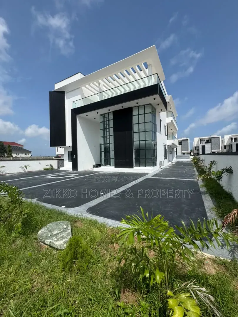 8bdrm Duplex in Ikate for sale in Ikate