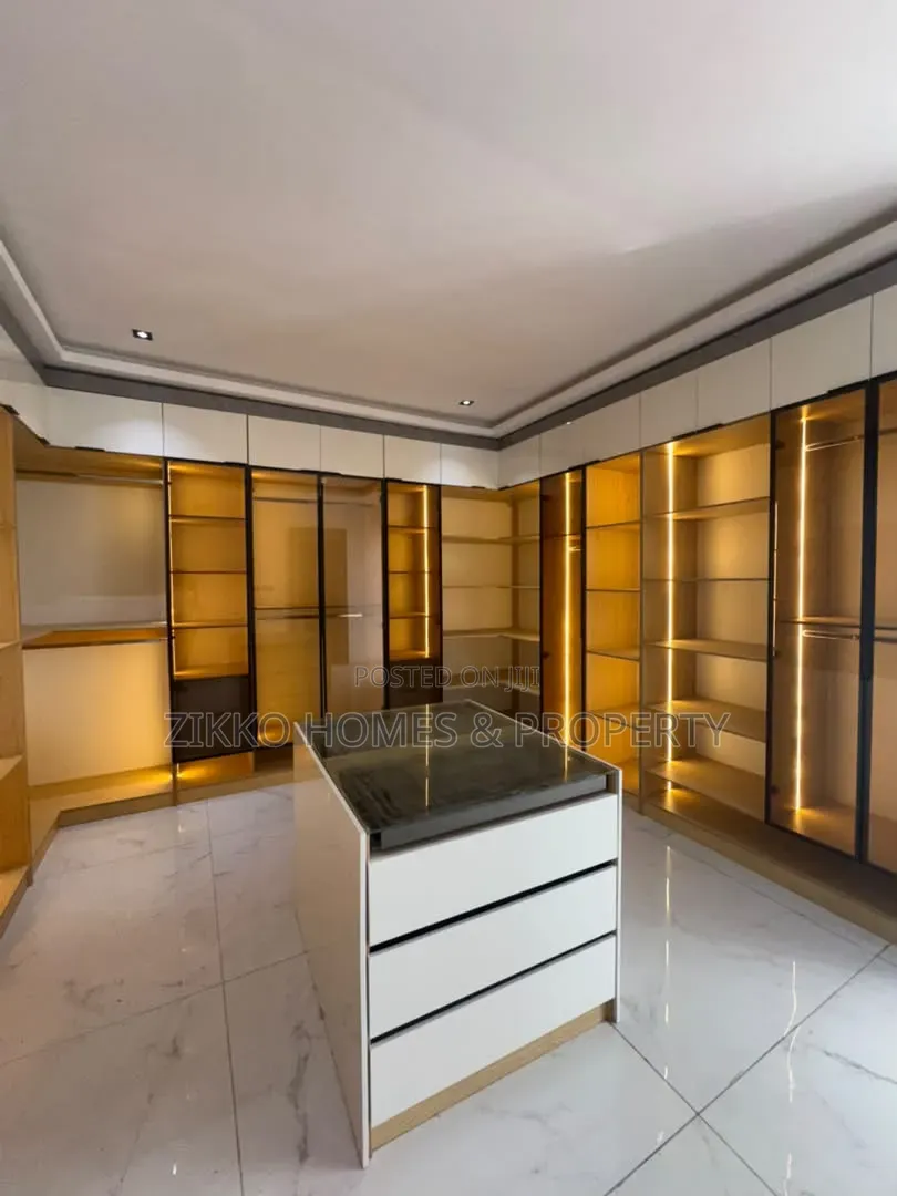 8bdrm Duplex in Ikate for sale in Ikate