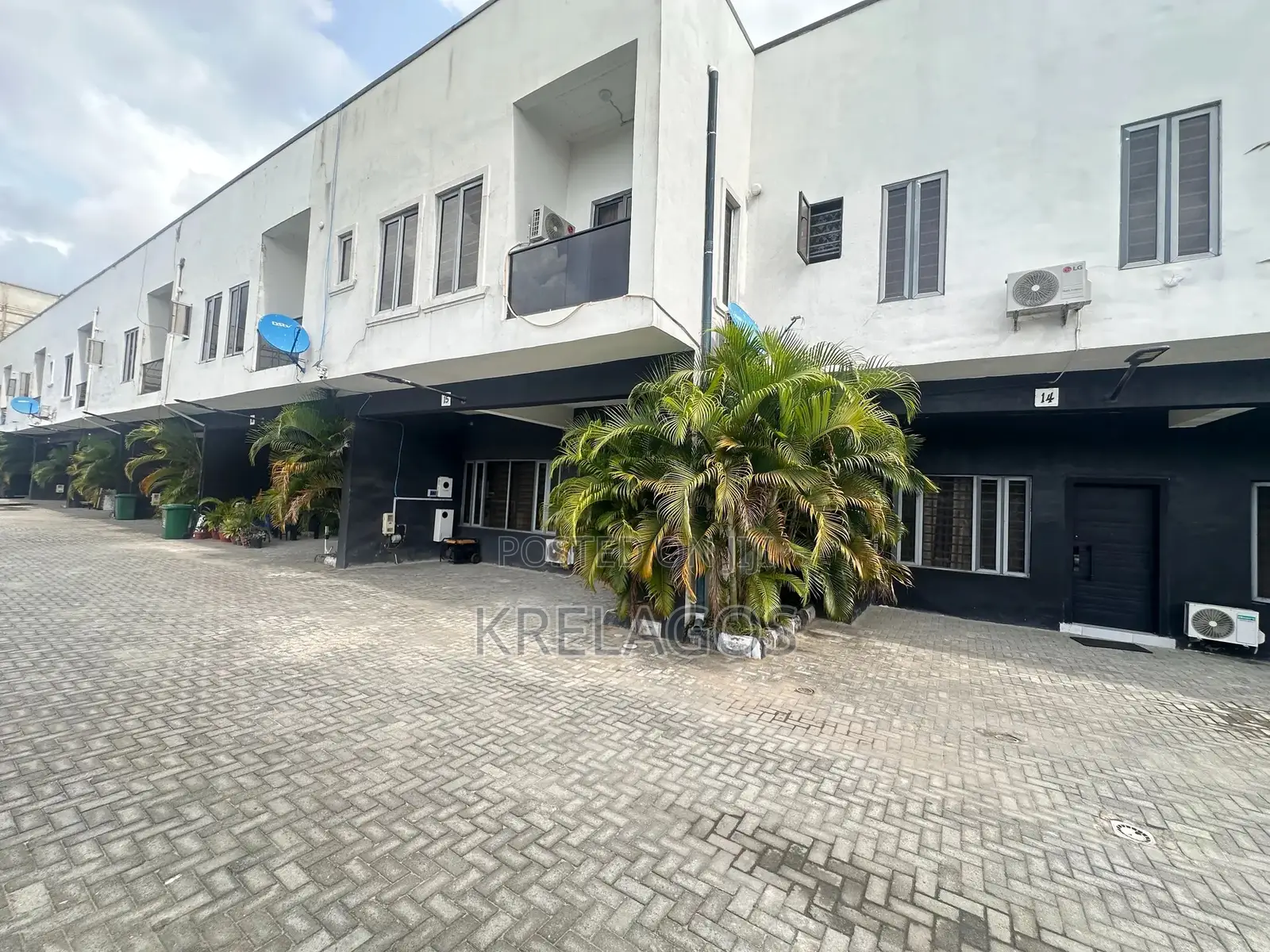 4bdrm Duplex in Ikota for rent in Ikota