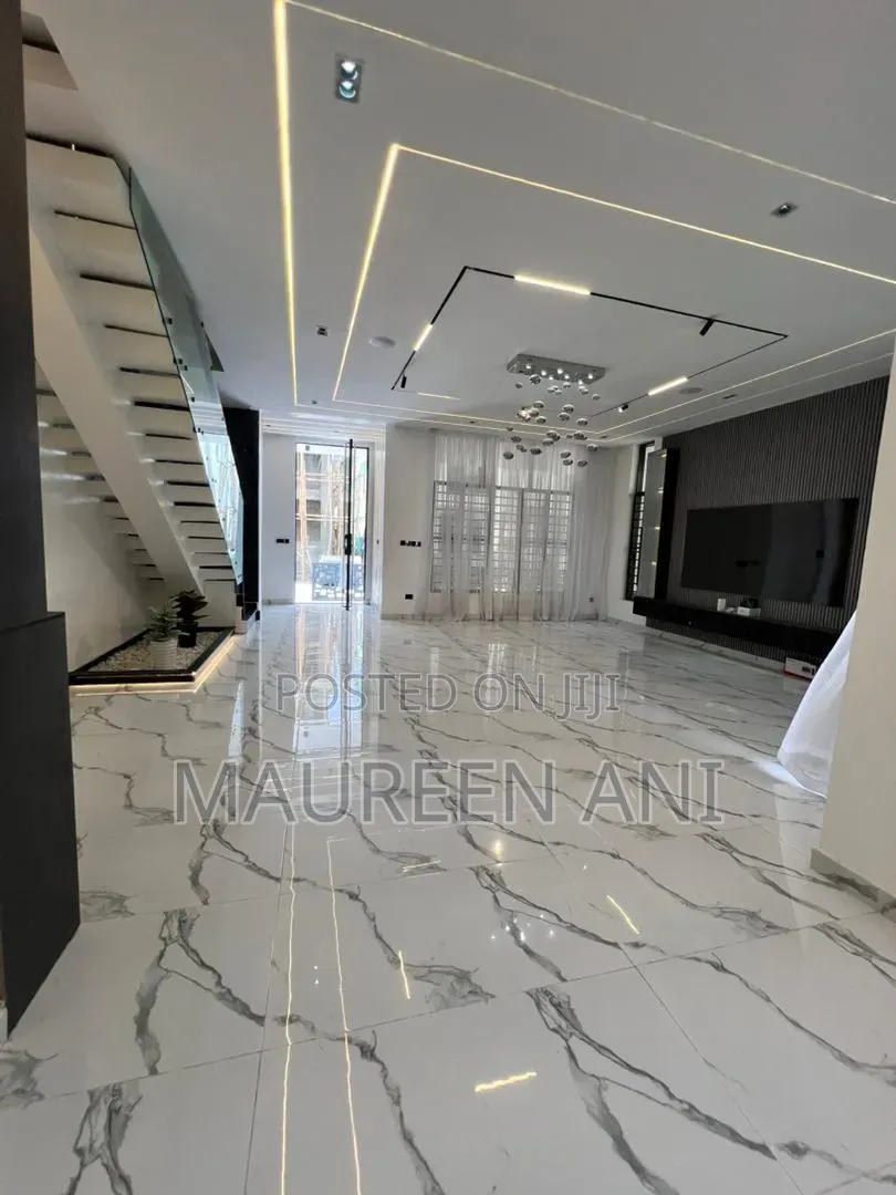 5bdrm Duplex in Chevron for sale in Chevron
