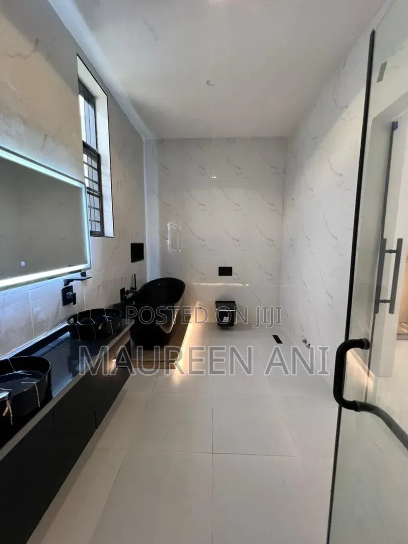 5bdrm Duplex in Chevron for sale in Chevron