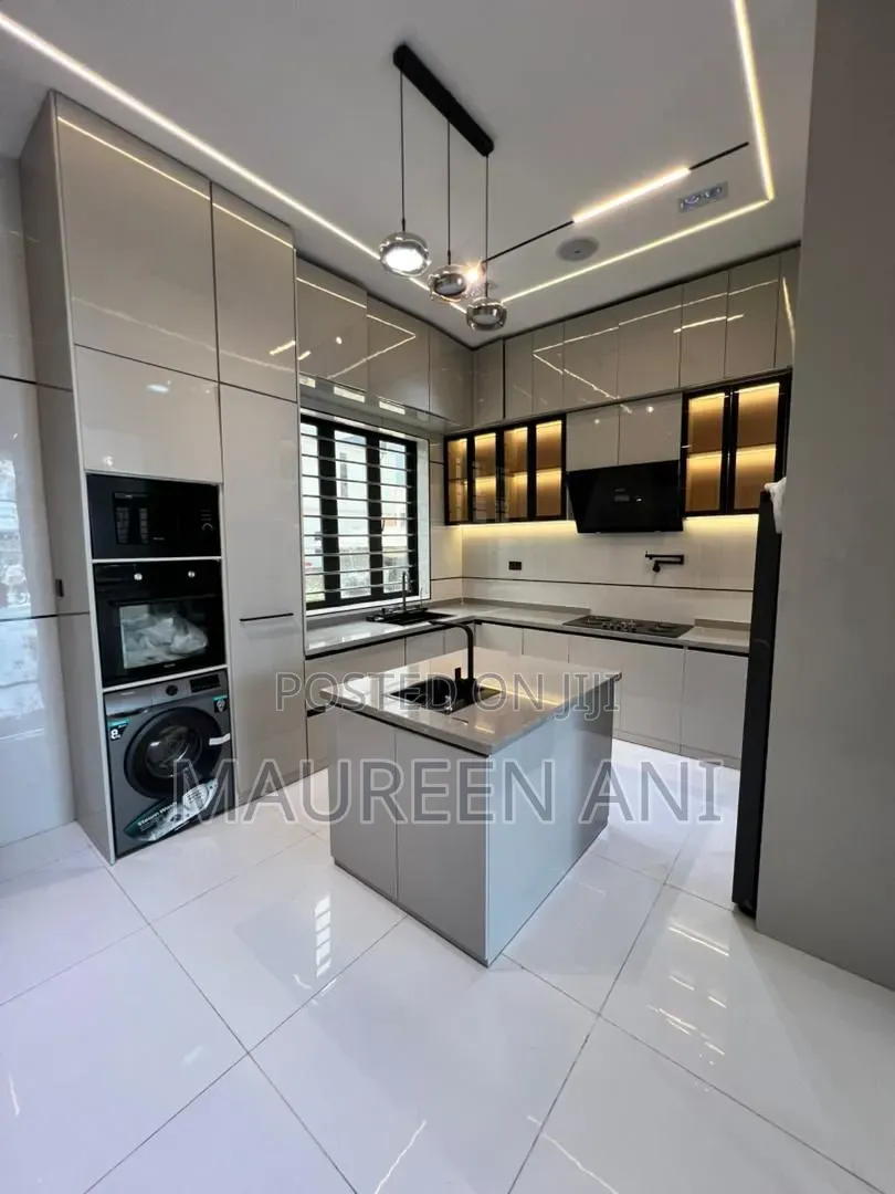 5bdrm Duplex in Chevron for sale in Chevron