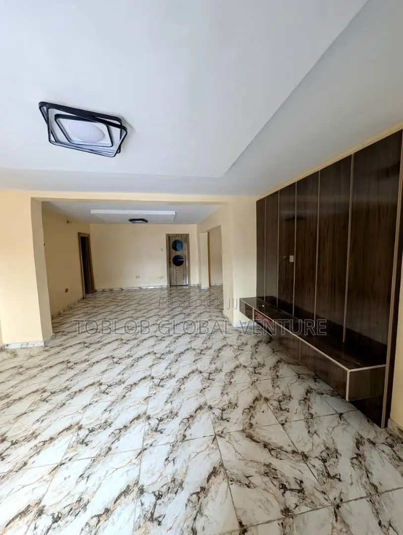 5bdrm Duplex in Oluyole for sale in Oluyole