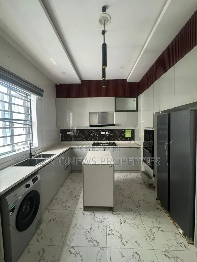 4bdrm Duplex in Orchid Road, Ikota for rent in Ikota