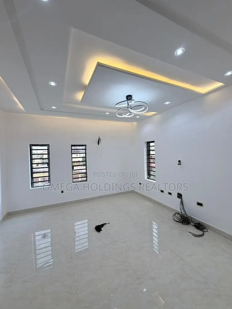 5bdrm Penthouse in Bodija Estate for sale in Bodija