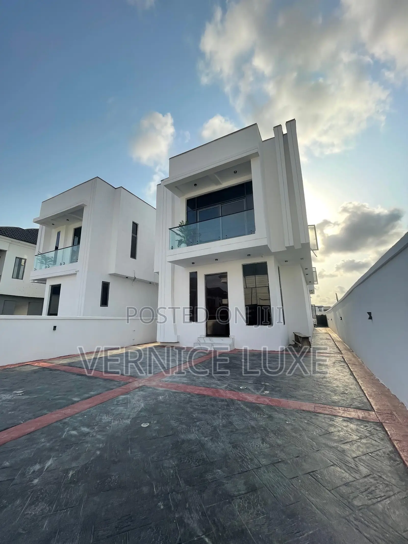 5bdrm Duplex in Vgc for sale in VGC / Ajah
