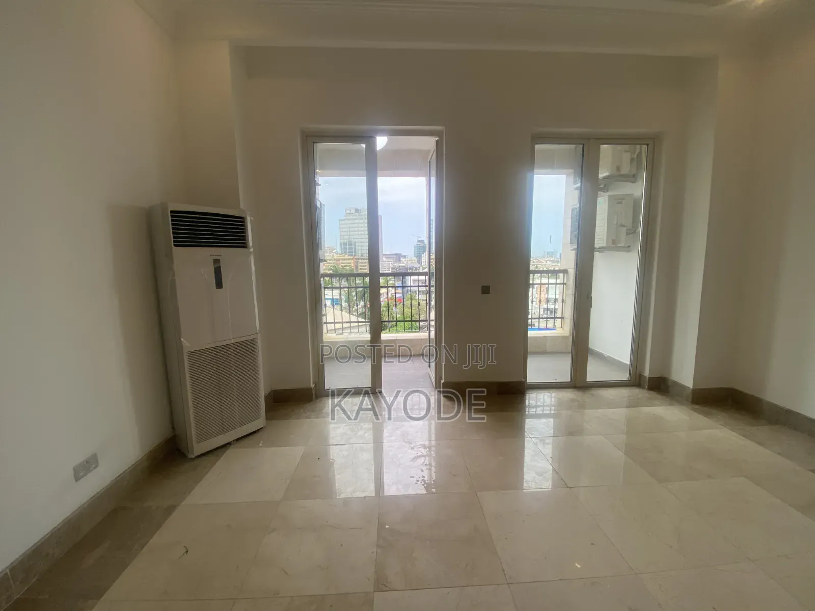 4bdrm Apartment in Kofo Abayomi for rent in Kofo Abayomi