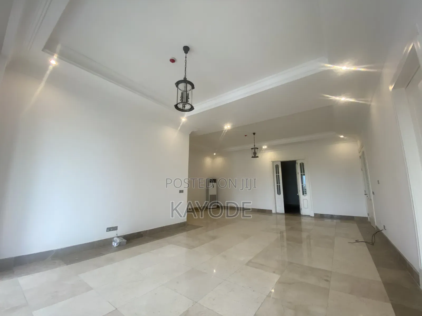 4bdrm Apartment in Kofo Abayomi for rent in Kofo Abayomi