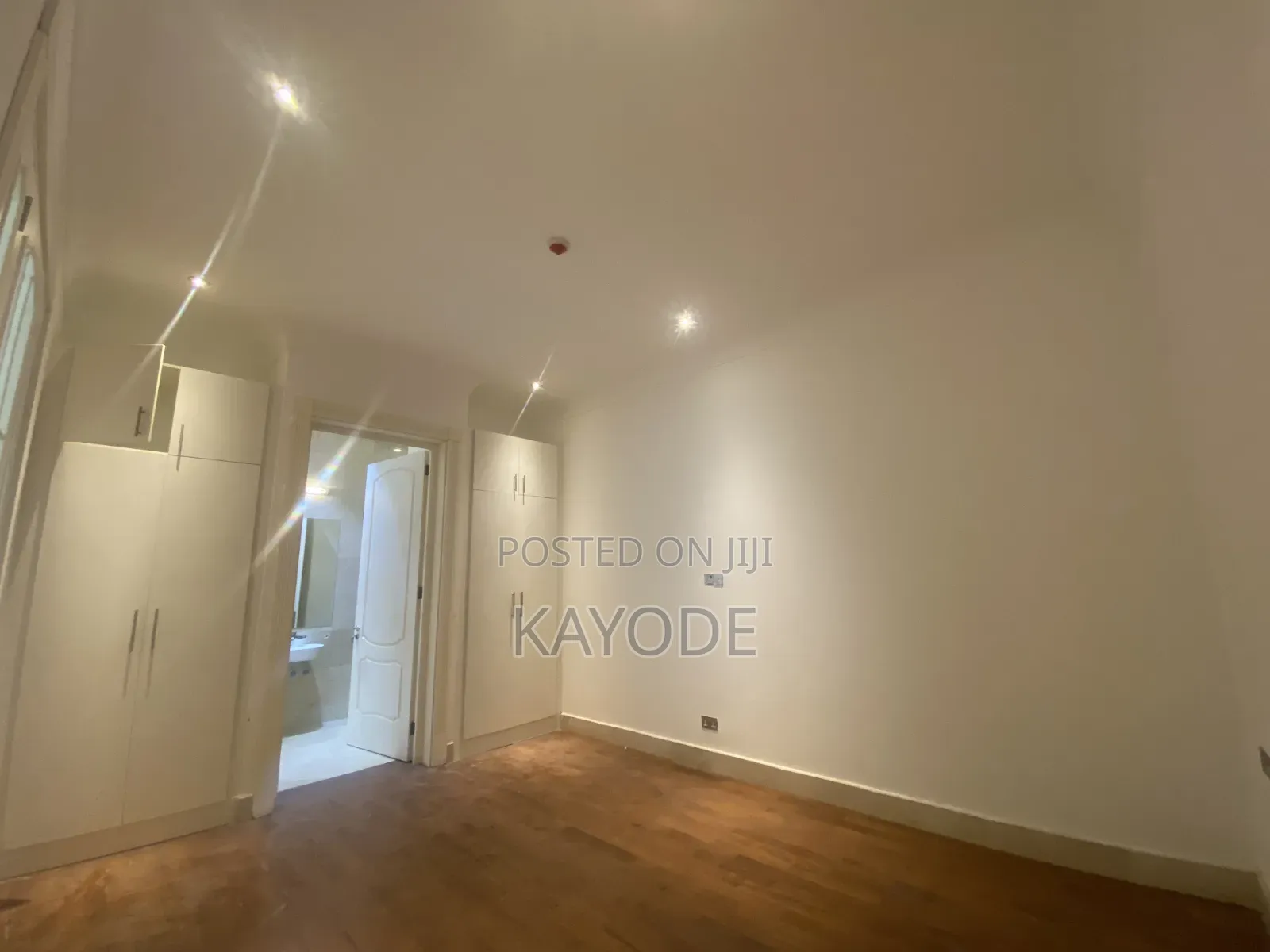 4bdrm Apartment in Kofo Abayomi for rent in Kofo Abayomi