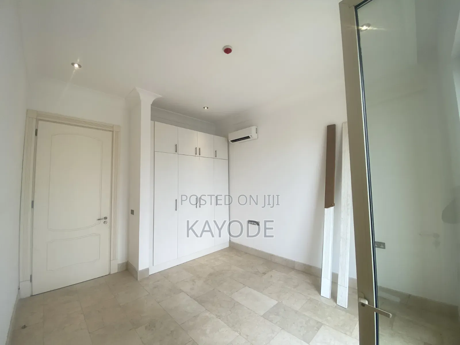 4bdrm Apartment in Kofo Abayomi for rent in Kofo Abayomi