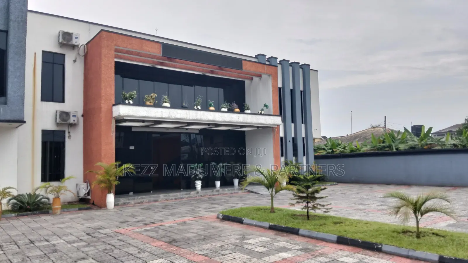 To Let / Lease : 800 Seats Capacity Hall With Gallery at Nta Rd , Ph in Uzoba