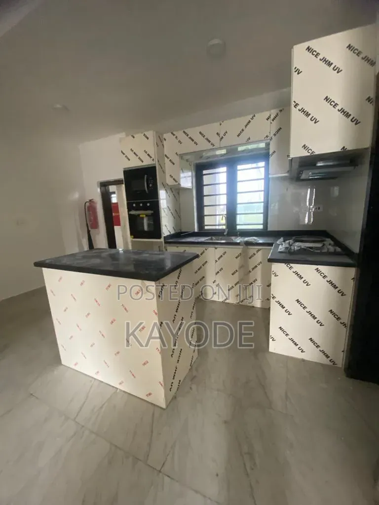 2bdrm Apartment in Greenbay, Ikota for sale in Ikota
