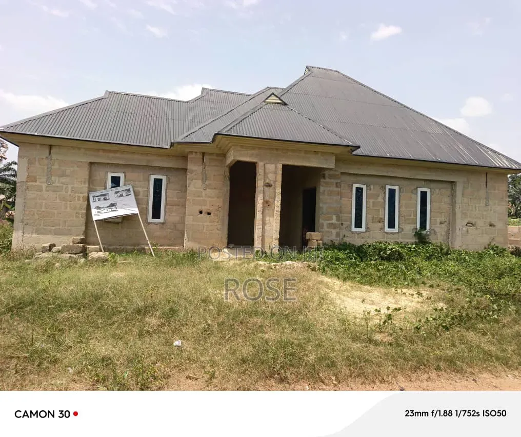 3bdrm Bungalow in Obio Etoi, Uyo for sale in Uyo