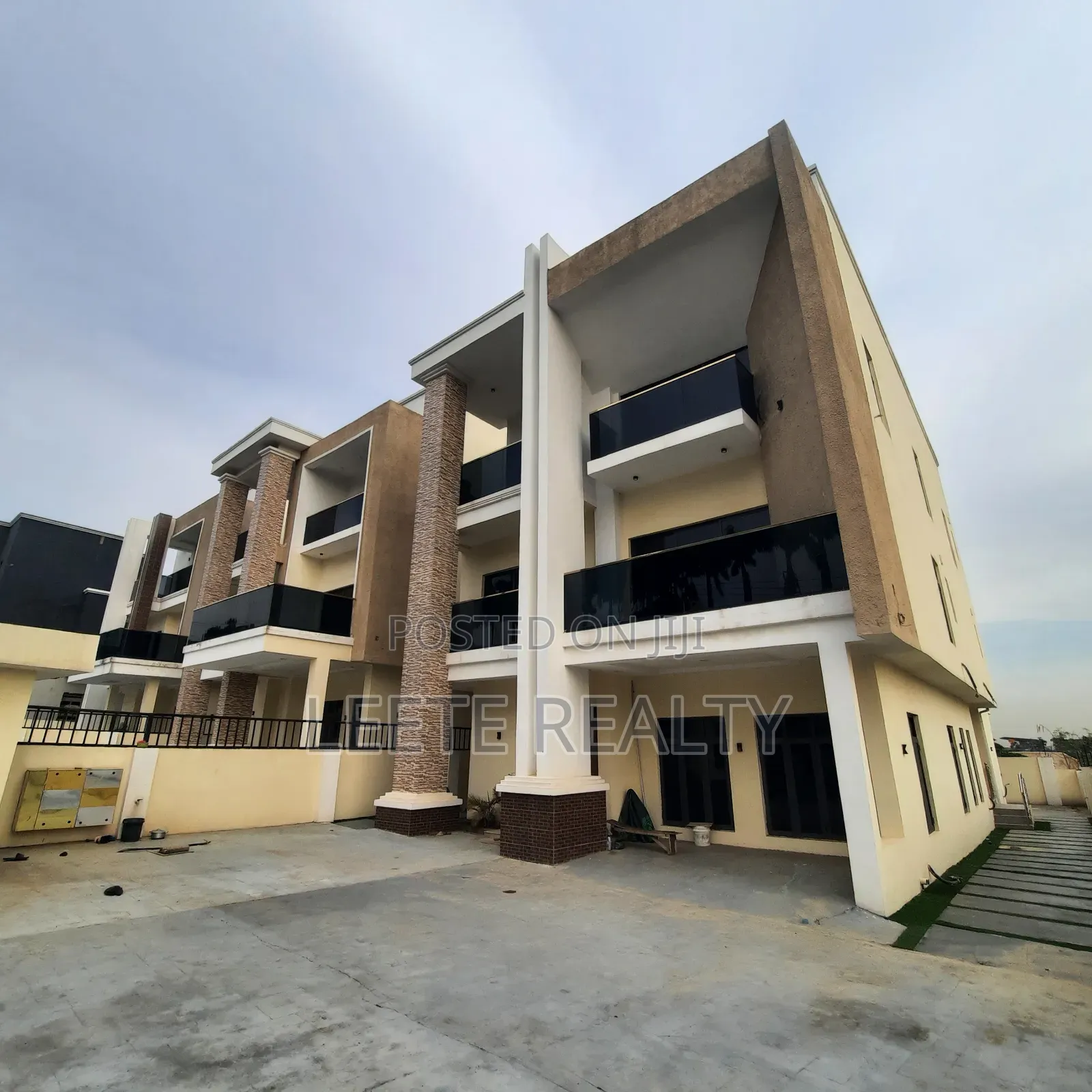 5bdrm Duplex in Gwarinpa, Life Camp for sale in Life Camp