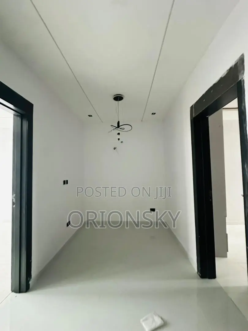3bdrm Duplex in Ikota for sale in Ikota