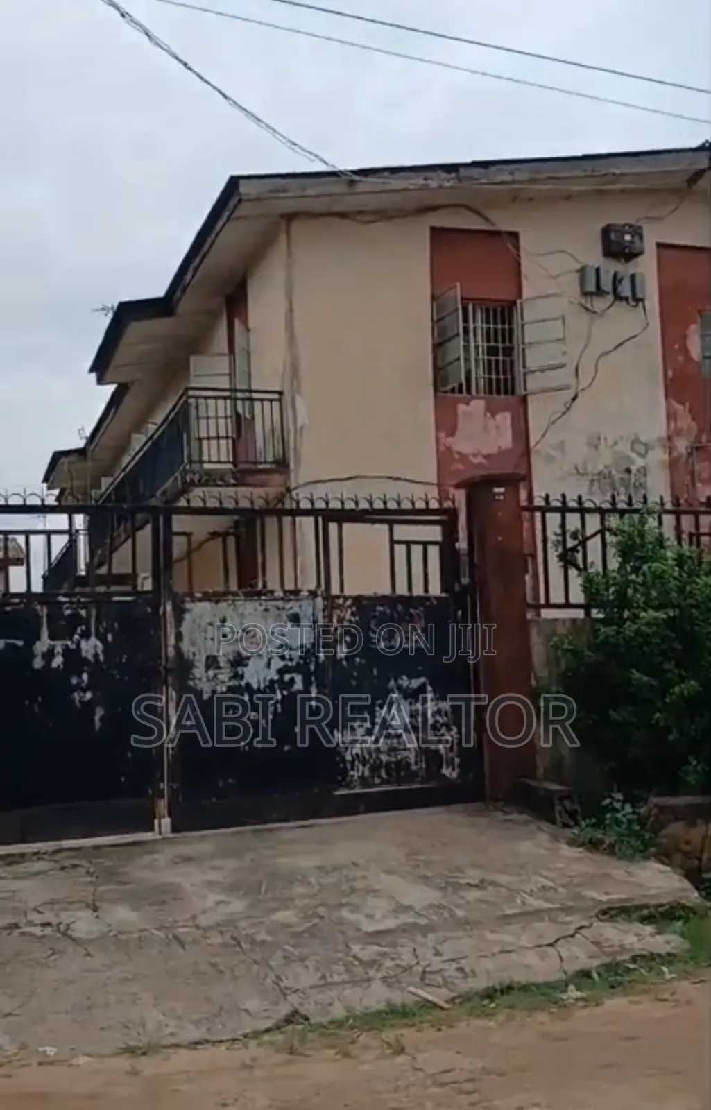 3bdrm Block of Flats in Akowonjo for sale in Akowonjo