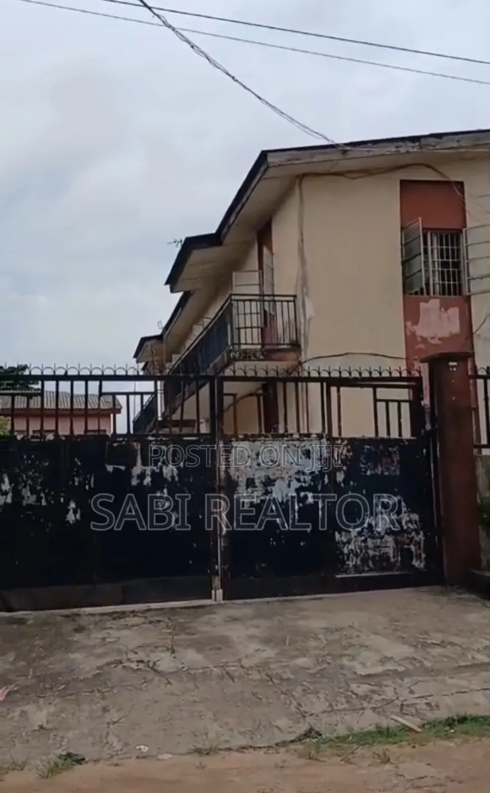 3bdrm Block of Flats in Akowonjo for sale in Akowonjo
