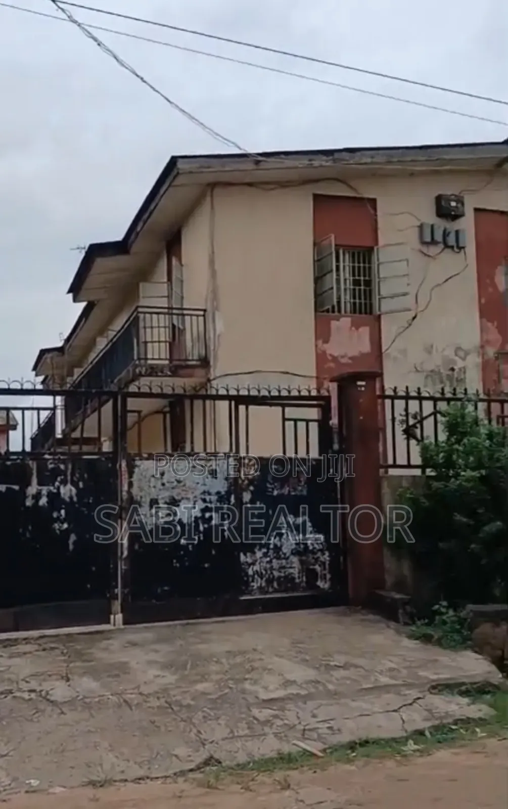 3bdrm Block of Flats in Akowonjo for sale in Akowonjo