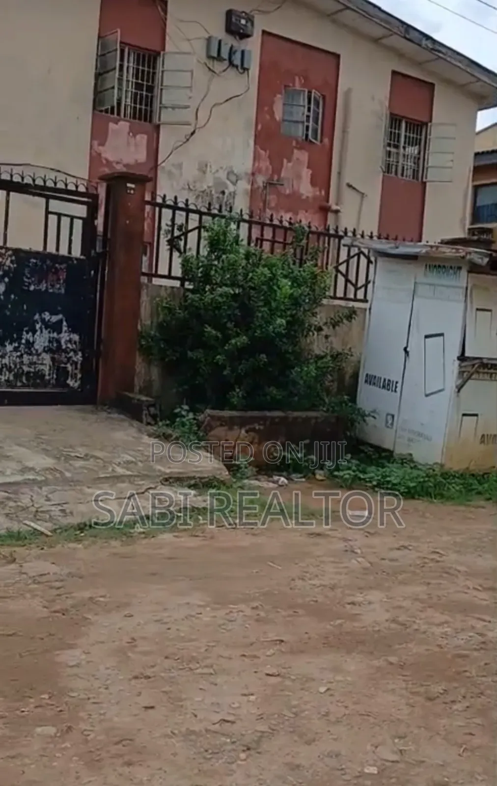3bdrm Block of Flats in Akowonjo for sale in Akowonjo