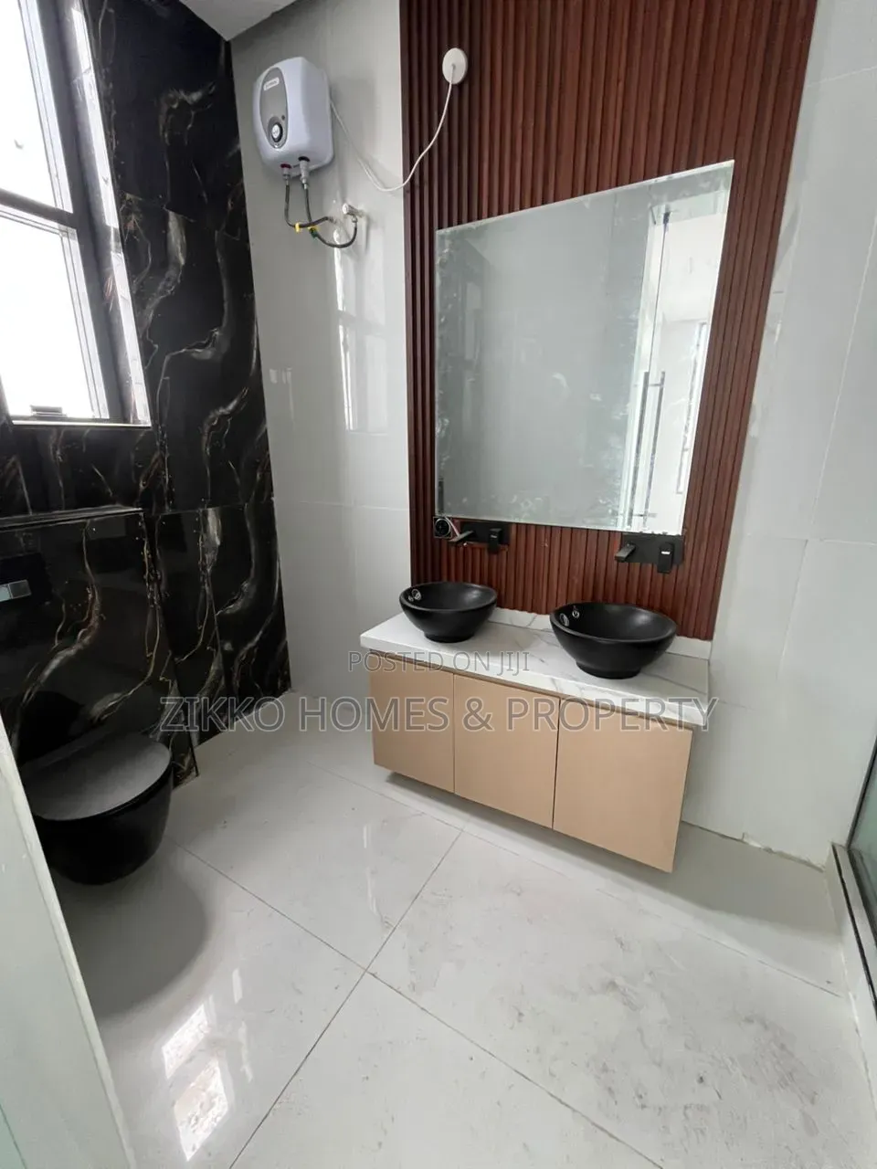 4bdrm Duplex in Chevron for sale in Chevron