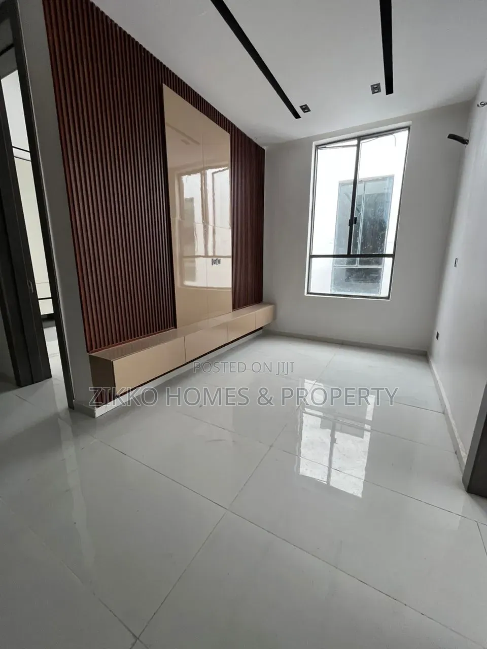 4bdrm Duplex in Chevron for sale in Chevron