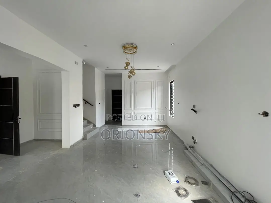 4bdrm Duplex in Millenuim/UPS for sale in Millenuim/UPS