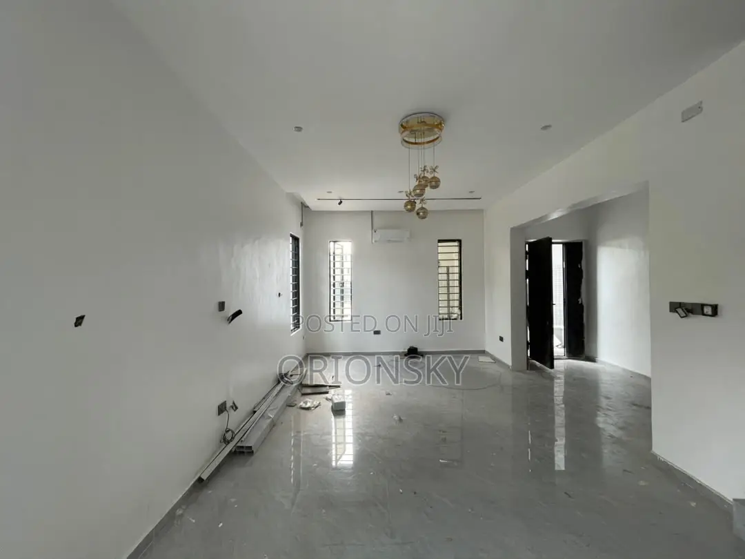 4bdrm Duplex in Millenuim/UPS for sale in Millenuim/UPS