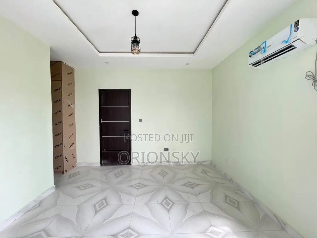 4bdrm Duplex in Millenuim/UPS for sale in Millenuim/UPS