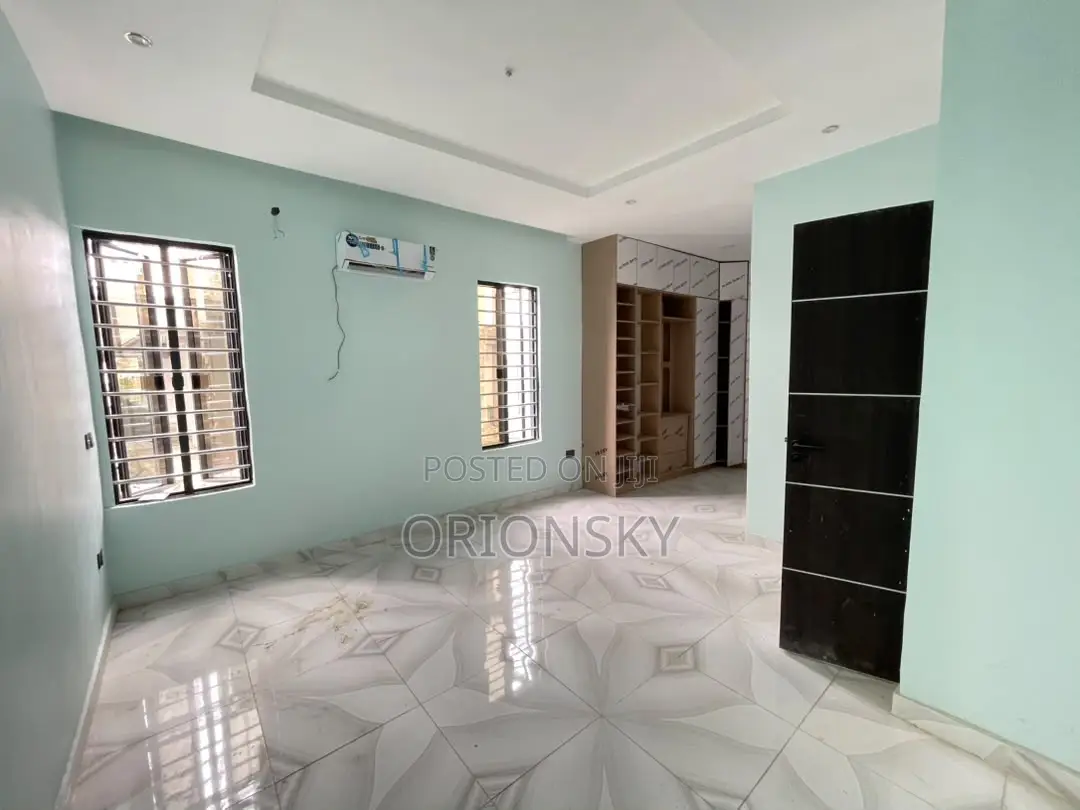 4bdrm Duplex in Millenuim/UPS for sale in Millenuim/UPS