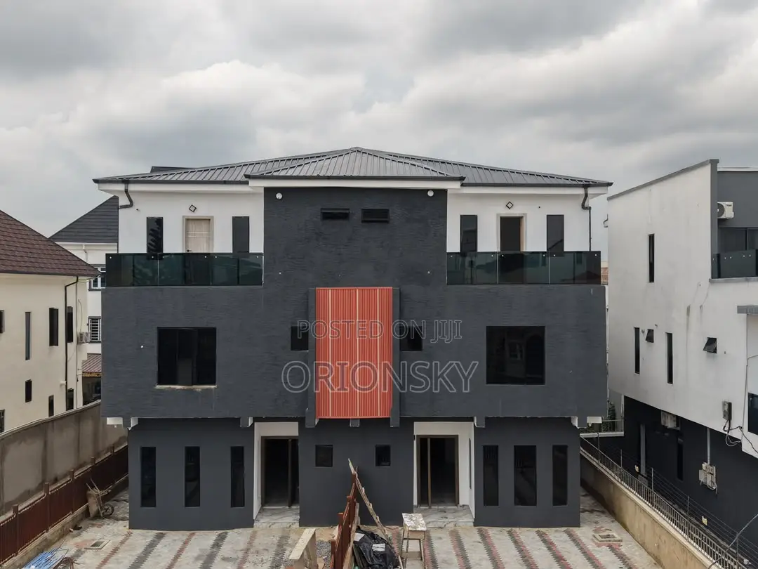 4bdrm Duplex in Millenuim/UPS for sale in Millenuim/UPS