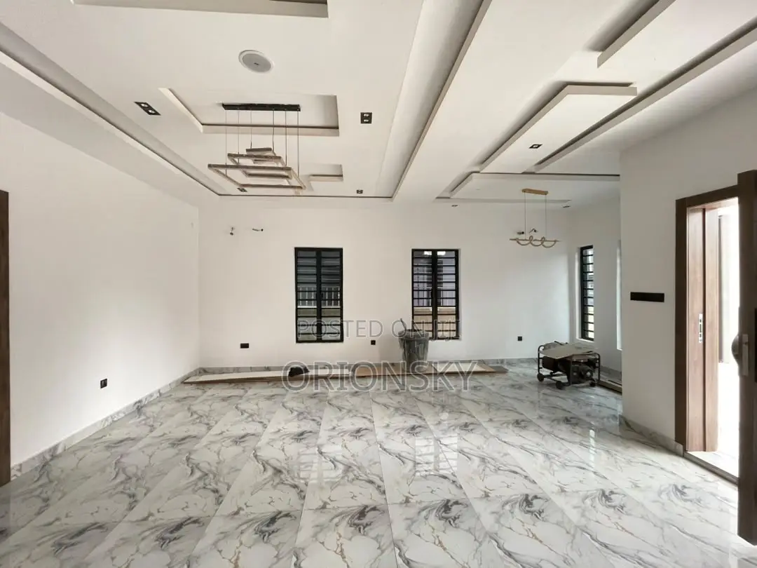 4bdrm Duplex in Millenuim/UPS for sale in Millenuim/UPS