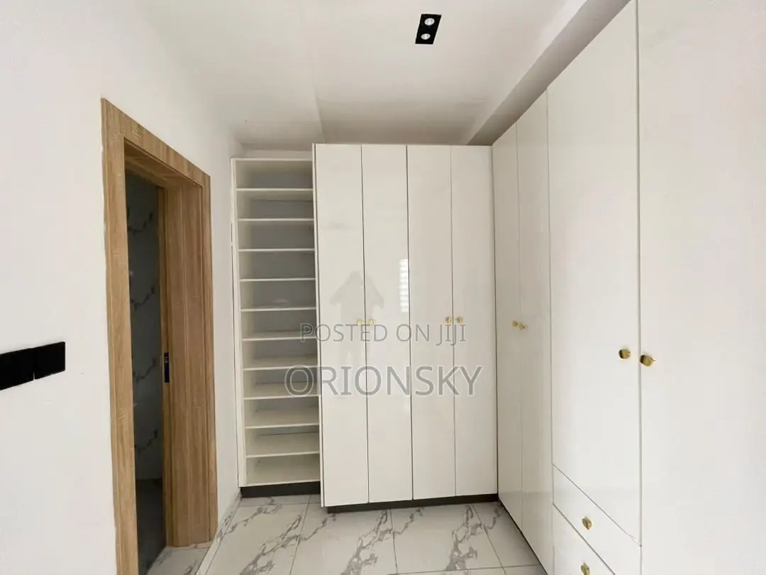 4bdrm Duplex in Millenuim/UPS for sale in Millenuim/UPS