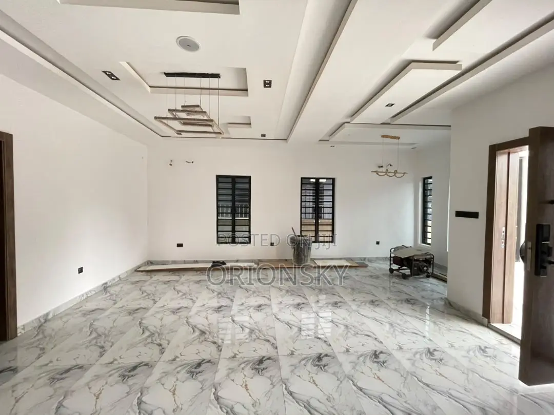4bdrm Duplex in Millenuim/UPS for sale in Millenuim/UPS