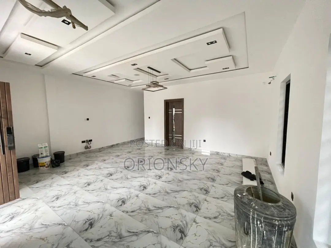 4bdrm Duplex in Millenuim/UPS for sale in Millenuim/UPS