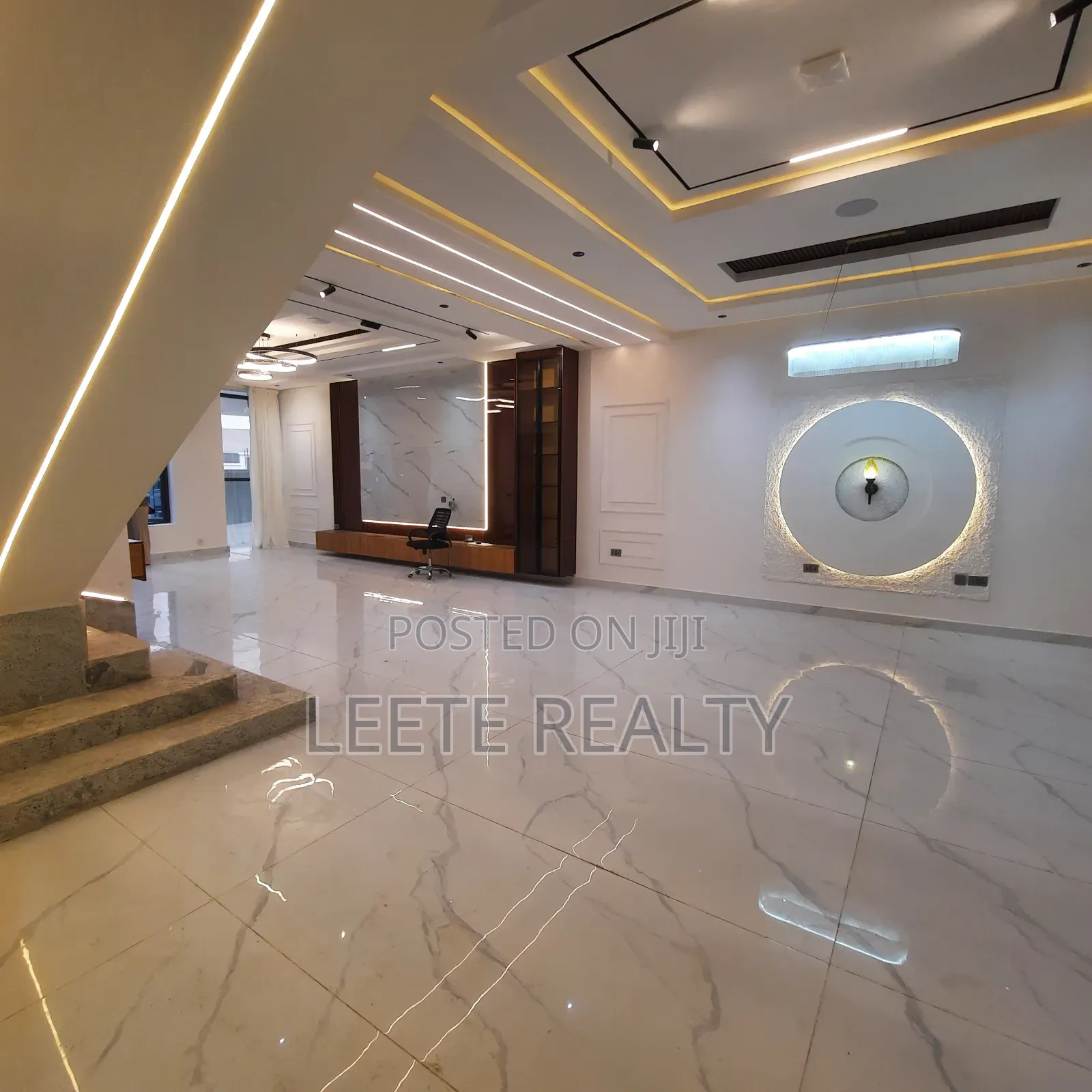 5bdrm Townhouse/Terrace in Utako for sale in Utako