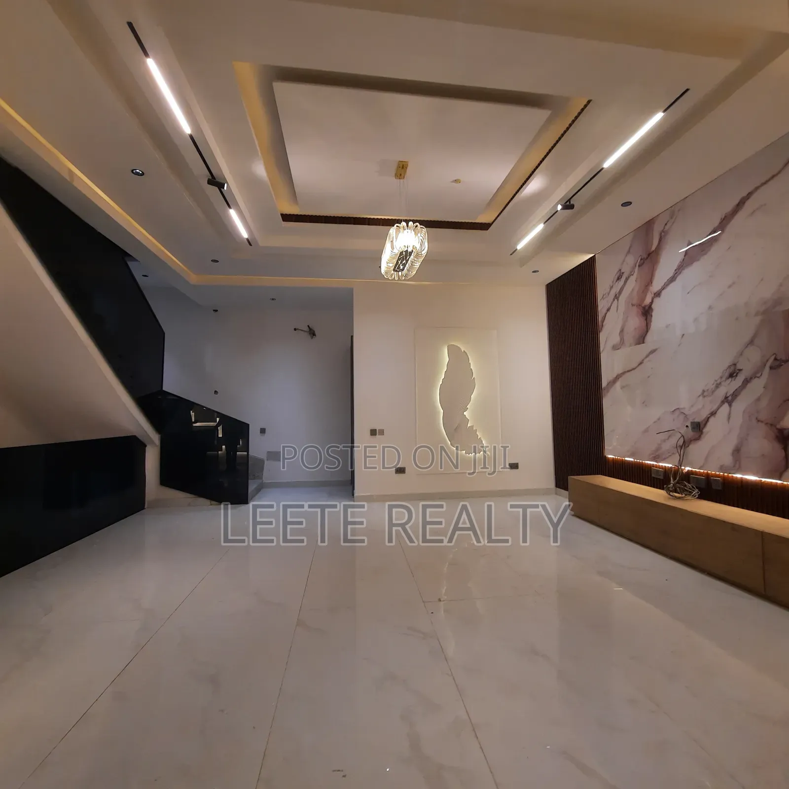 5bdrm Townhouse/Terrace in Utako for sale in Utako