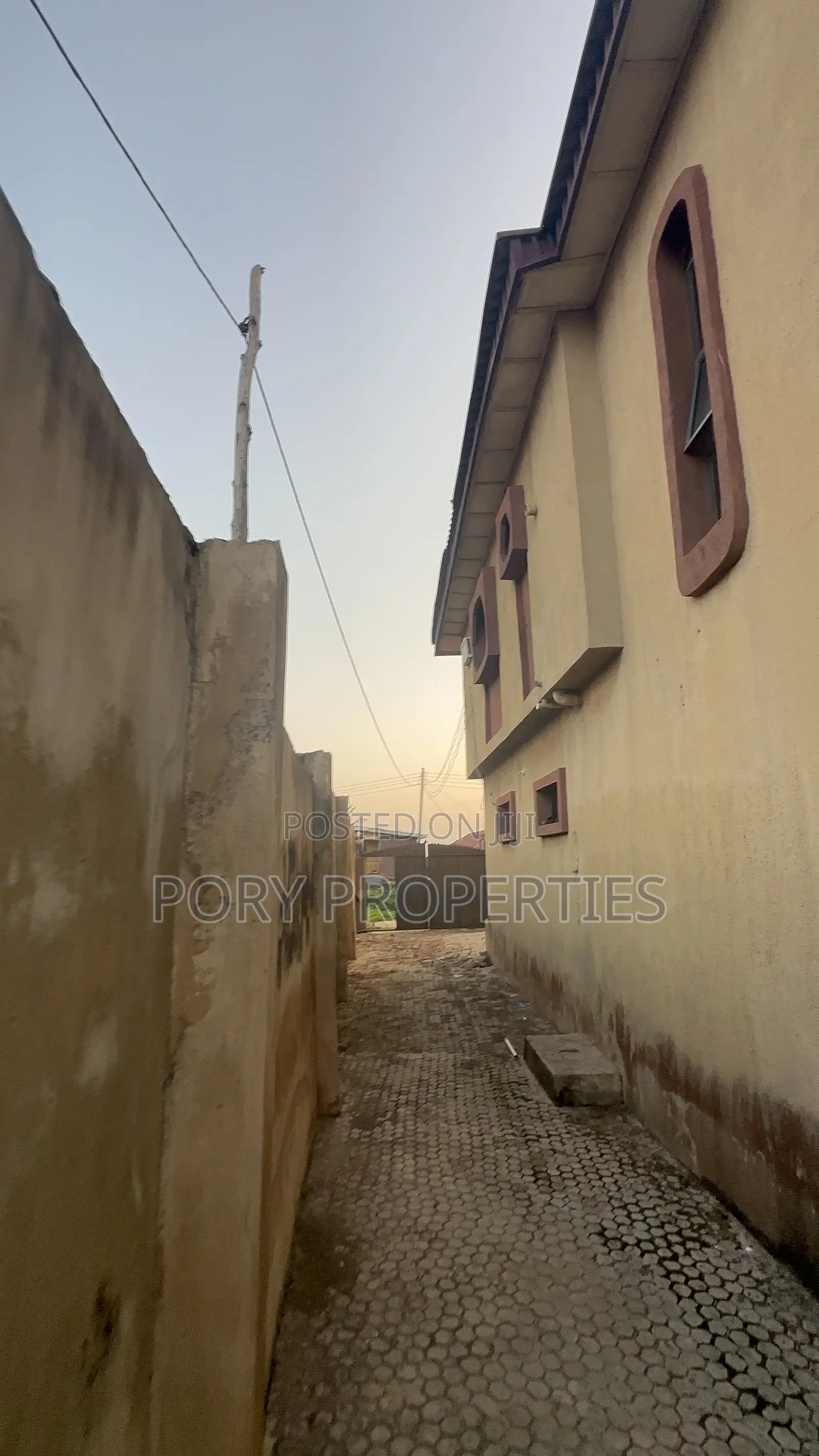 Furnished 5bdrm Block of Flats in Awoyemi Ologuneru for sale in Ologuneru