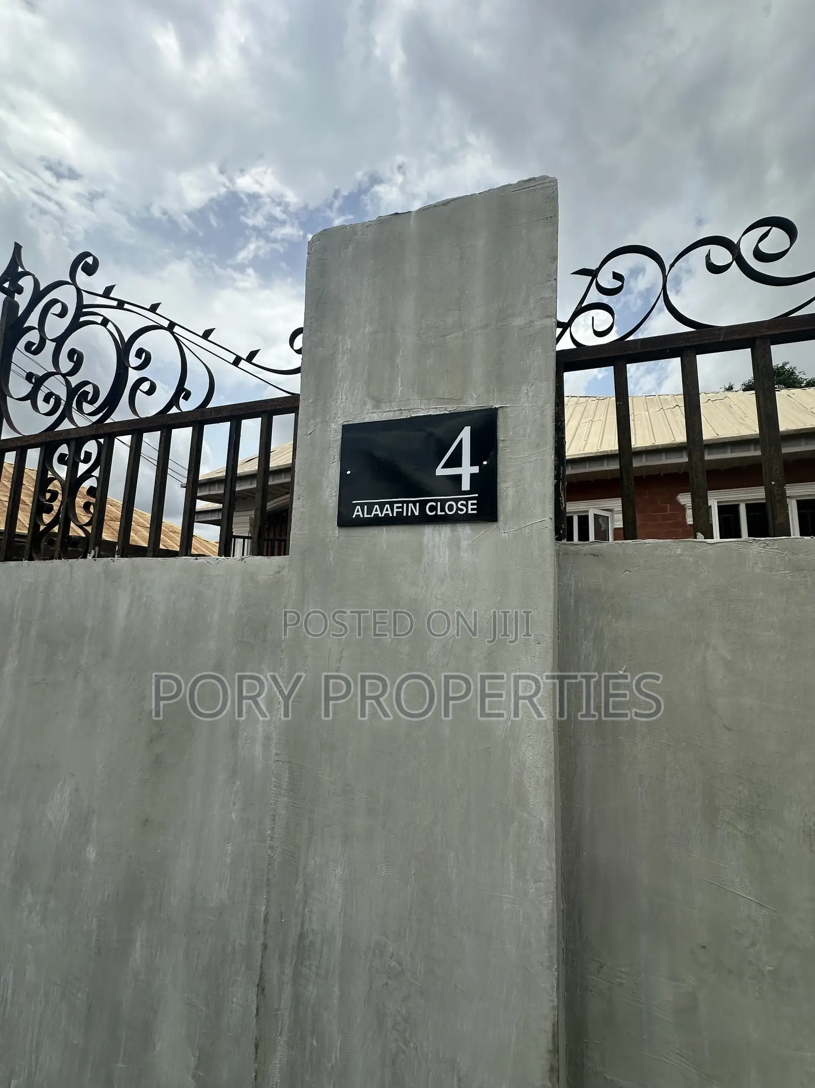 Furnished 4bdrm Bungalow in Royal Quaters, Akala Express for sale in Akala Express