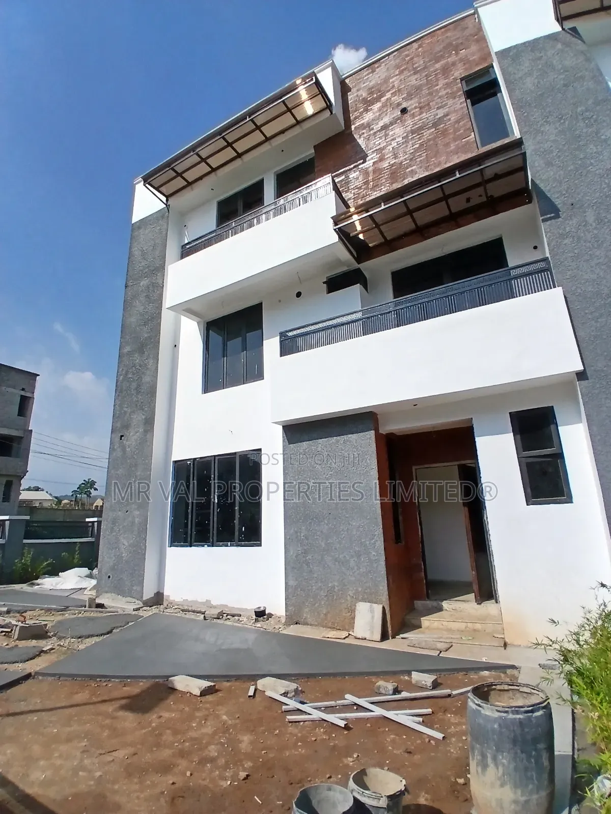 4bdrm Townhouse/Terrace in Dantata Estate, Bunkoro for sale in Bunkoro
