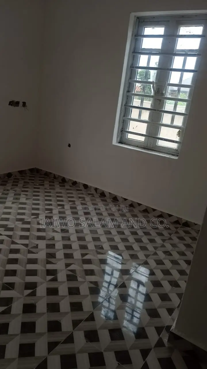 2bdrm Block of Flats in Lagelu for rent in Lagelu