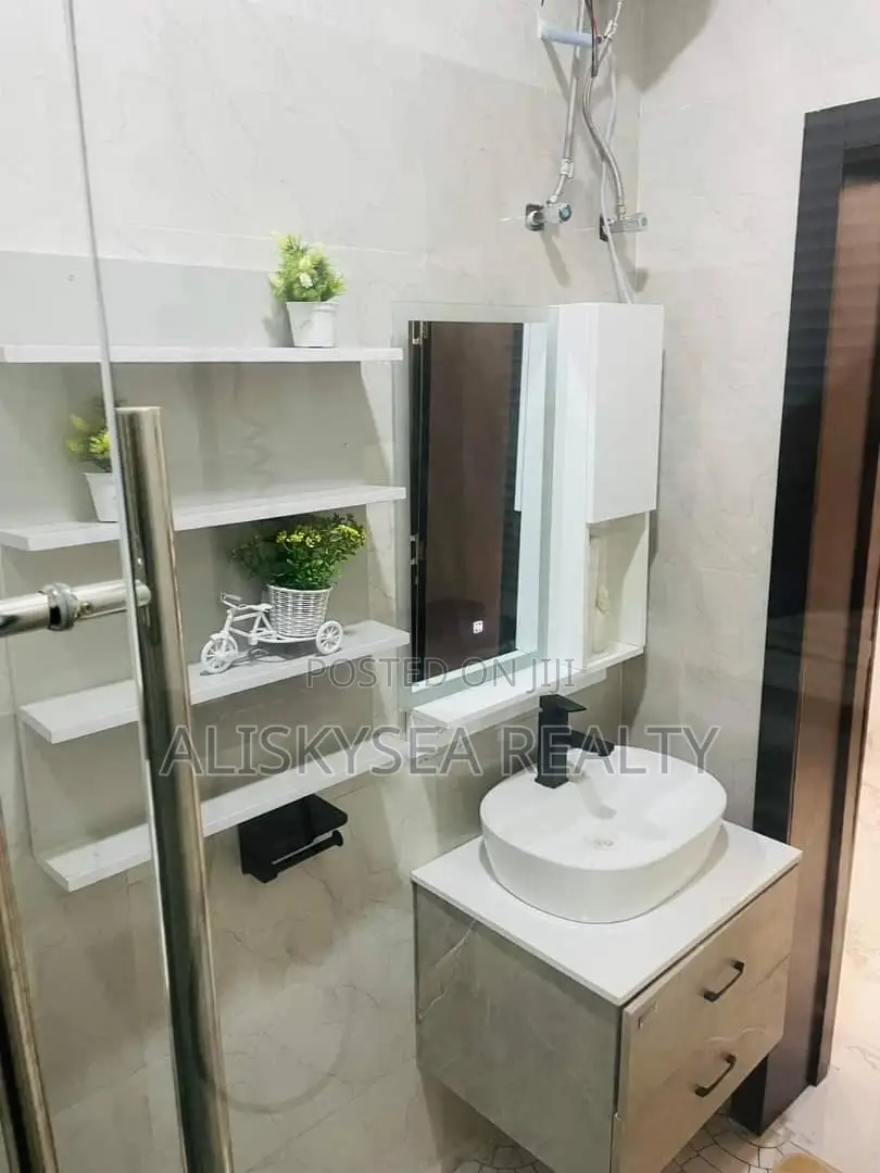 Luxury 1bedroom Apartment at the Refinery in Ibeju