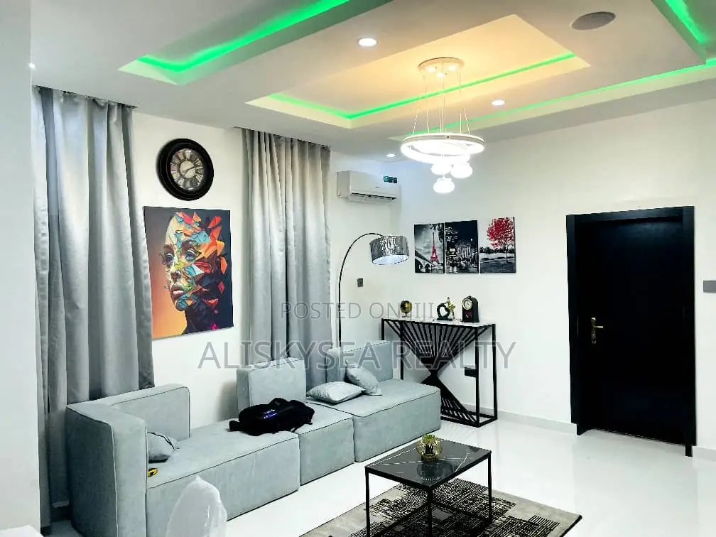 Luxury 1bedroom Apartment at the Refinery in Ibeju