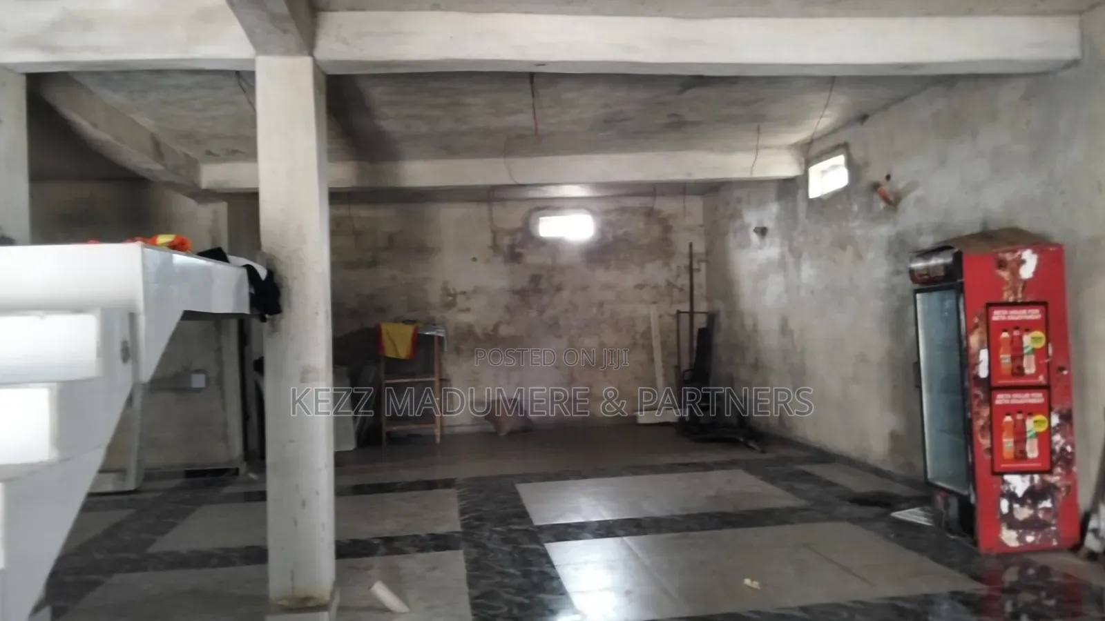 To Let / Lease : Duplex Warehouse Nta Road Port Harcourt in New Layout