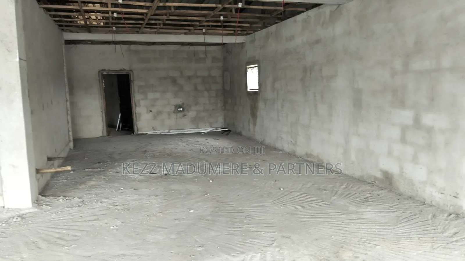 To Let / Lease : Duplex Warehouse Nta Road Port Harcourt in New Layout