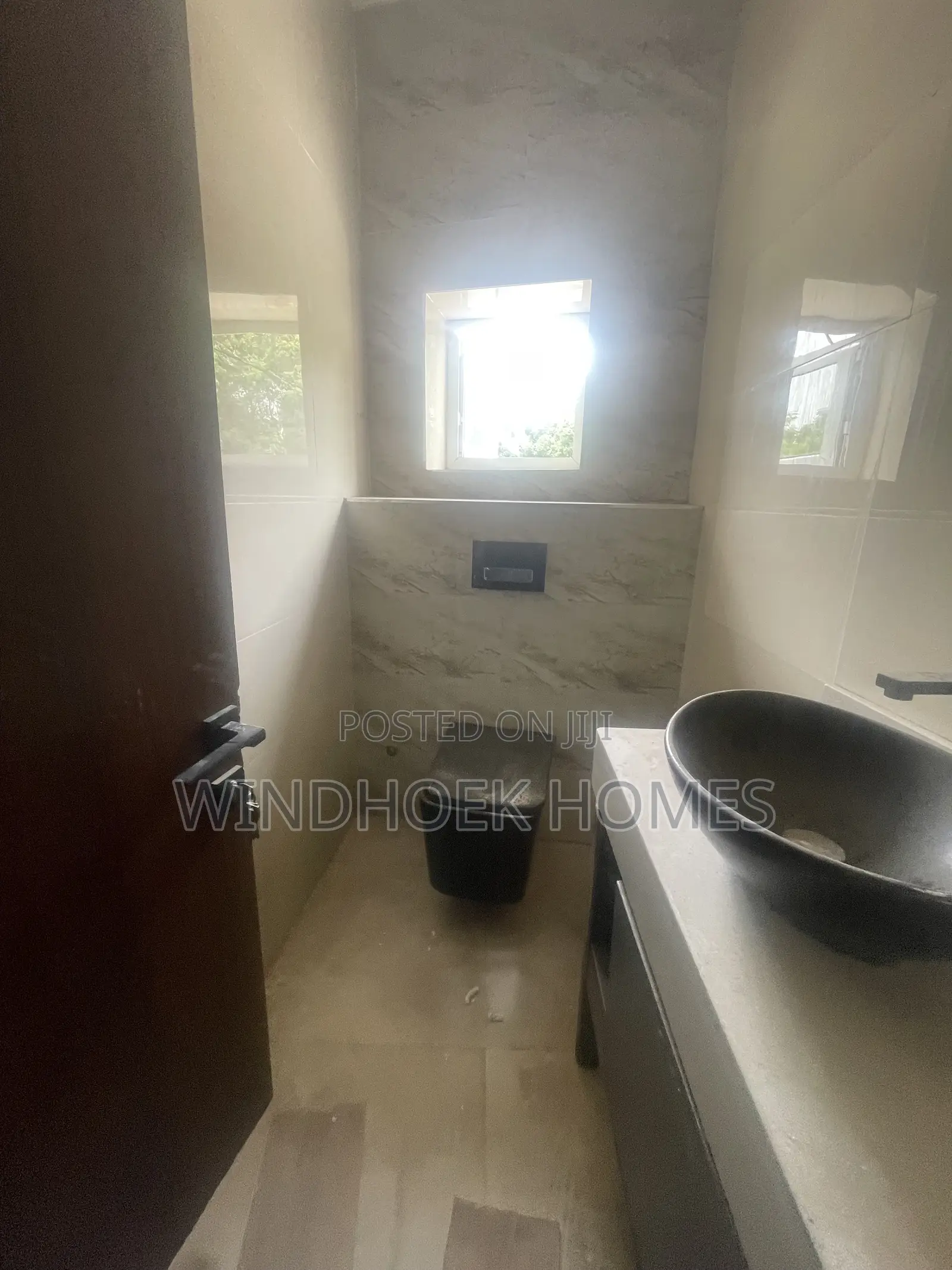 85sqms Office Space/Shop Facing the Road on the 1st Floor en-Suite in Maitama