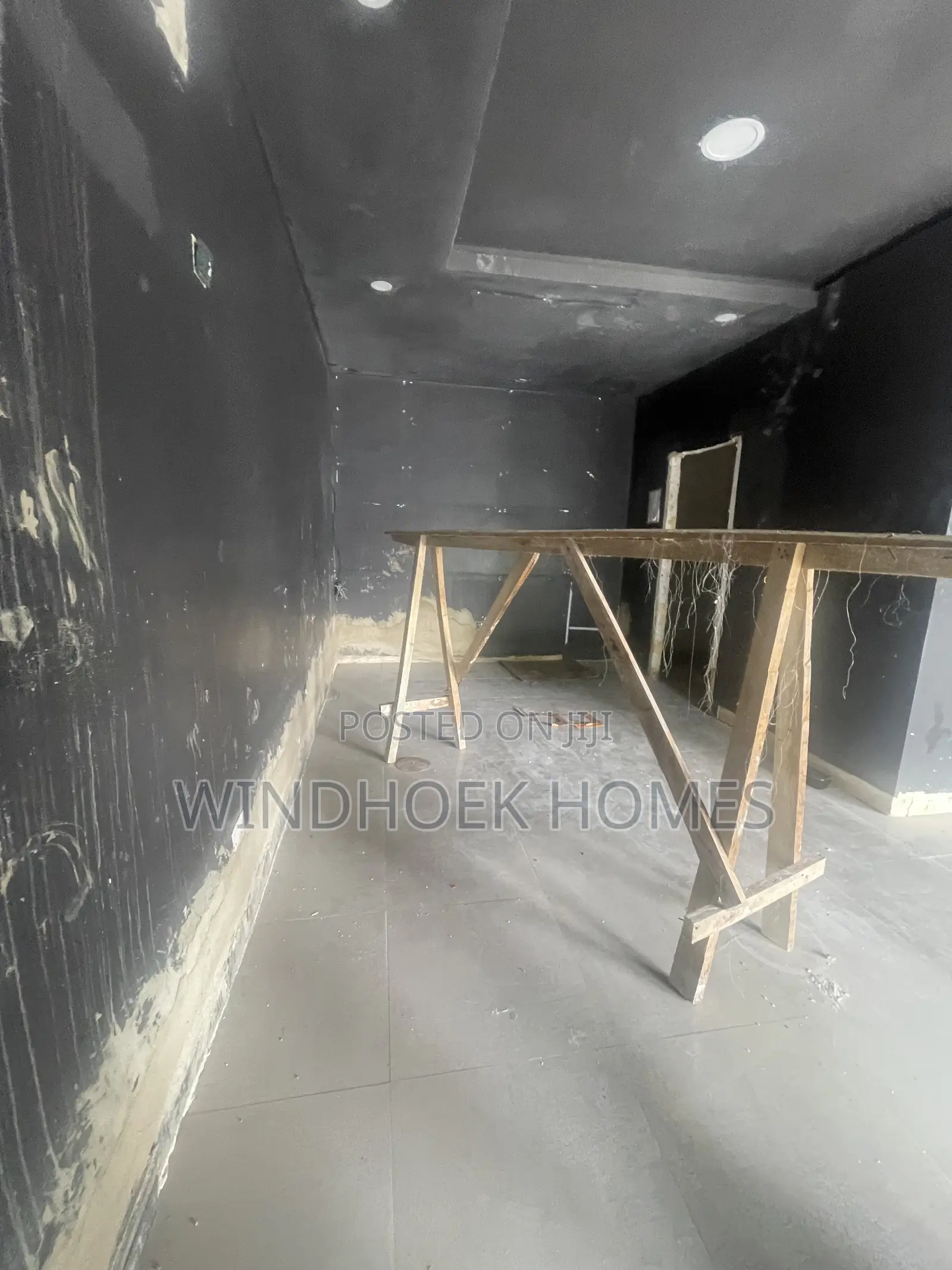 85sqms Office Space/Shop Facing the Road on the 1st Floor en-Suite in Maitama