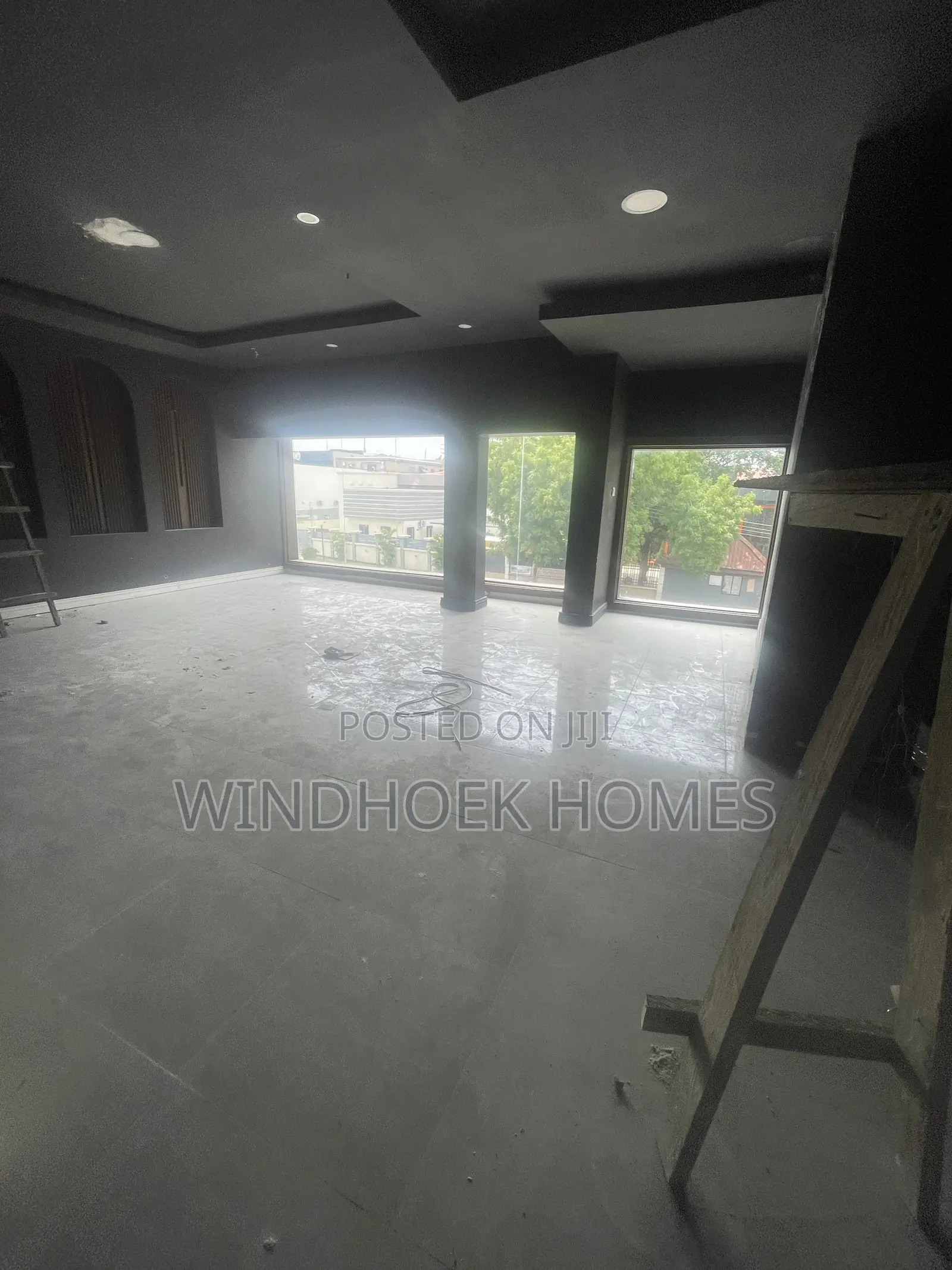 85sqms Office Space/Shop Facing the Road on the 1st Floor en-Suite in Maitama