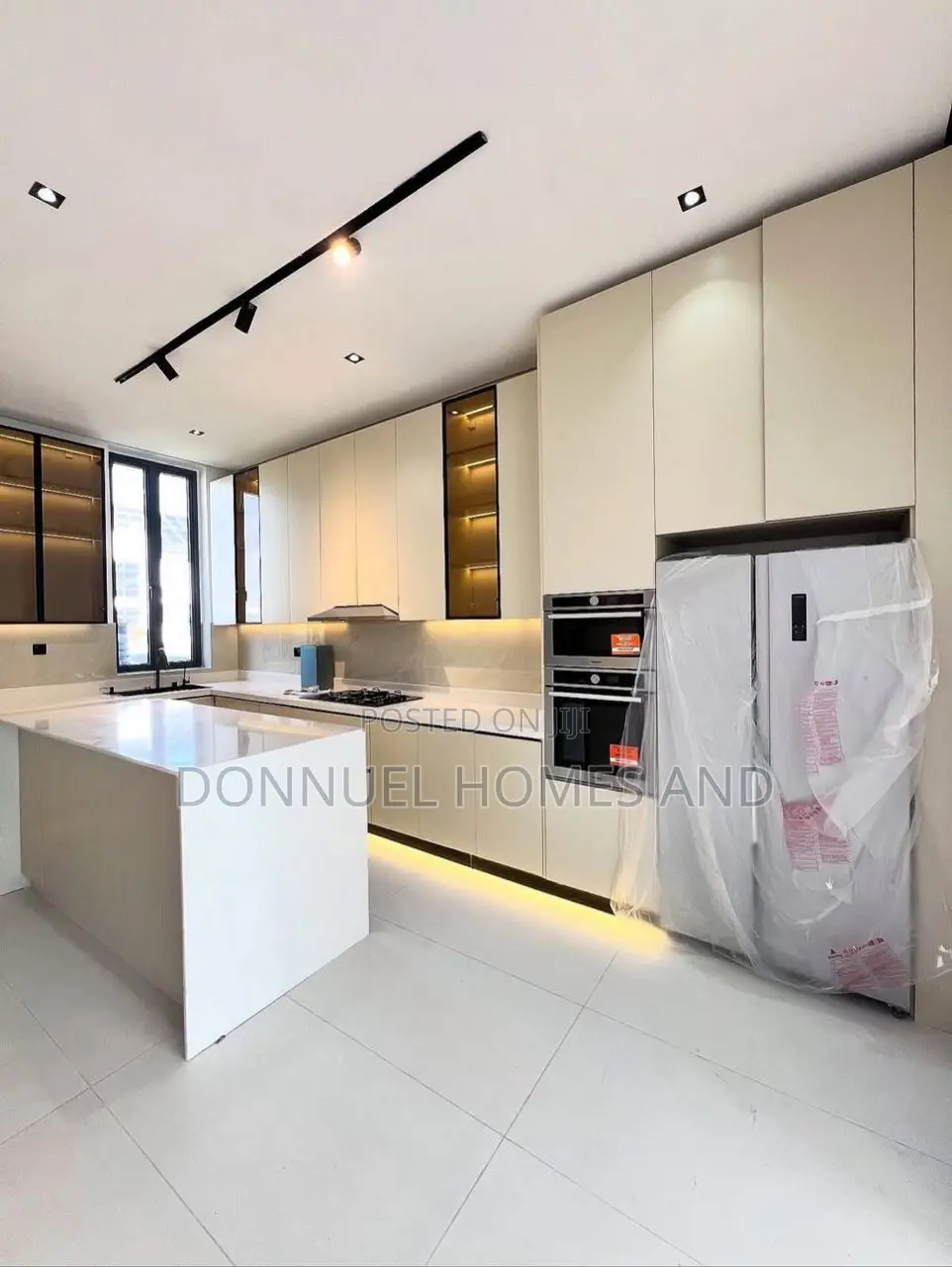 5bdrm Mansion in Ikate for sale in Ikate