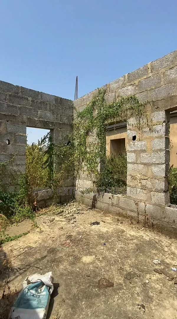 4bdrm Duplex In Seman Metropolis, Sabon Lugbe For Sale in Sabon Lugbe